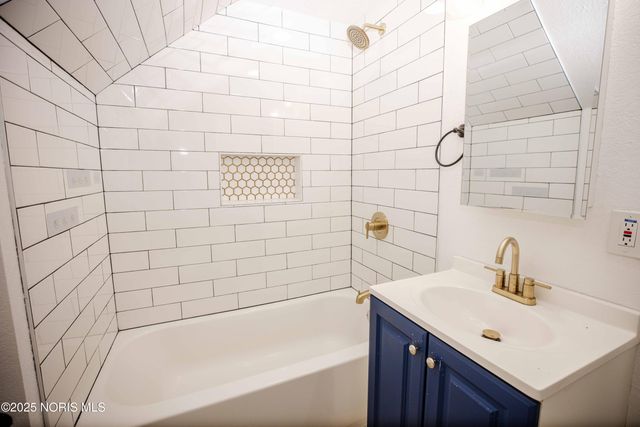 2032 Elliott Avenue, Toledo, OH 43606