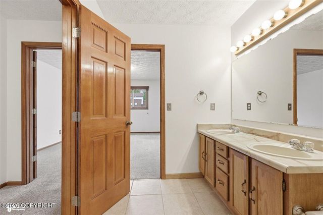 17502 laoana Court, Eagle River, AK 99577