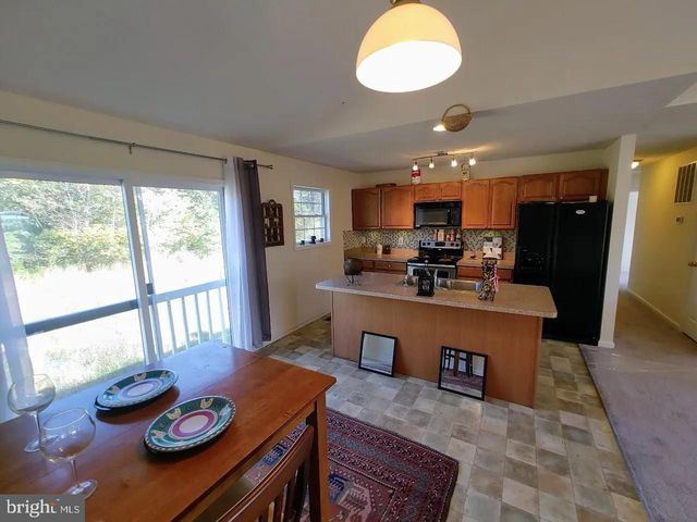 73 SNAKE EYES LN, Berkeley Springs, WV 25411