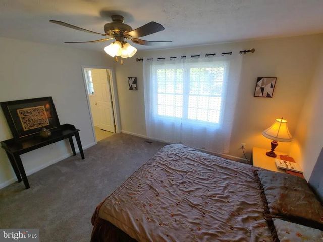 73 SNAKE EYES LN, Berkeley Springs, WV 25411