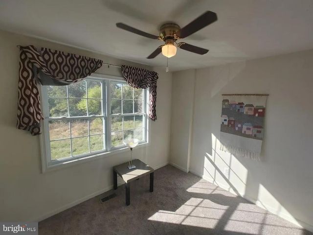 73 SNAKE EYES LN, Berkeley Springs, WV 25411