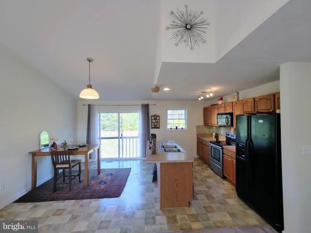 73 SNAKE EYES LN, Berkeley Springs, WV 25411