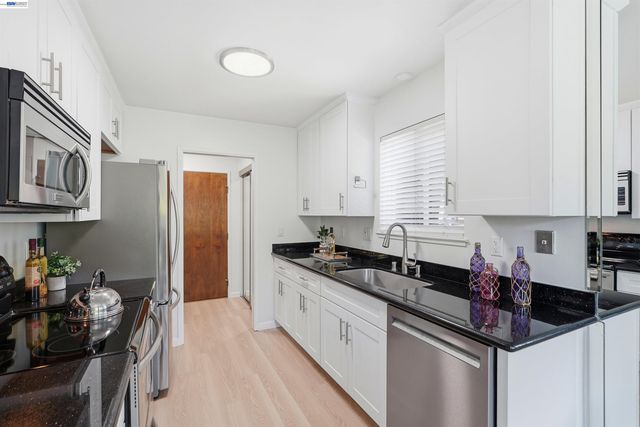 1810 Central Avenue 310, Alameda, CA 94501