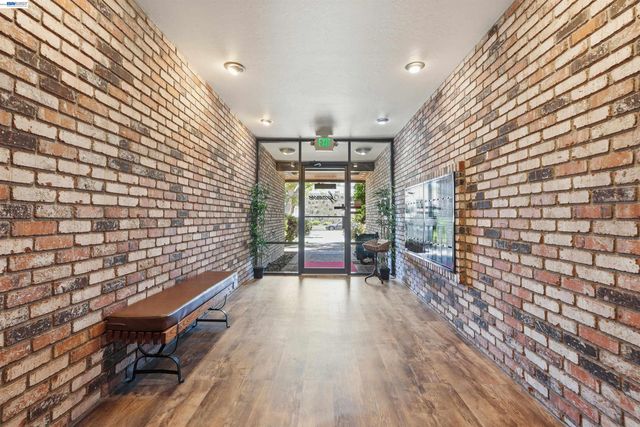 1810 Central Avenue 310, Alameda, CA 94501