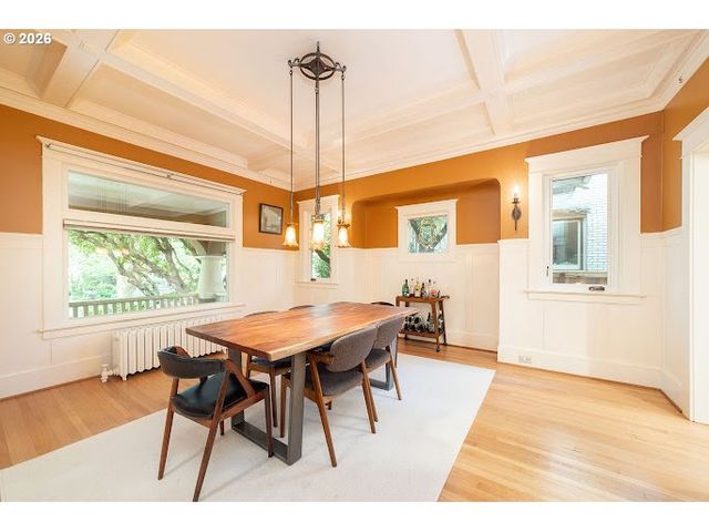 1621 Ne KNOTT St, Portland, OR 97212