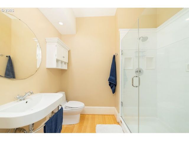 1621 Ne KNOTT St, Portland, OR 97212