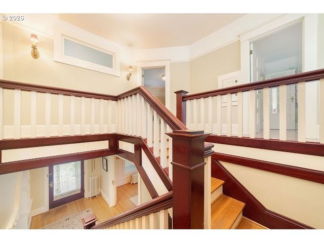 1621 Ne KNOTT St, Portland, OR 97212