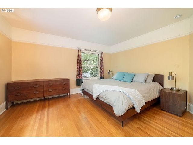 1621 Ne KNOTT St, Portland, OR 97212