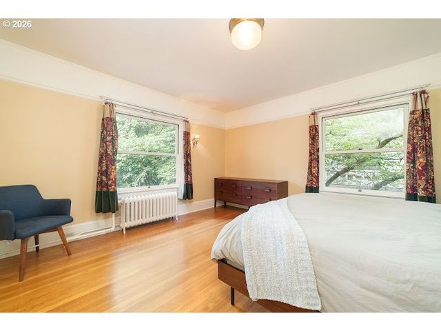 1621 Ne KNOTT St, Portland, OR 97212