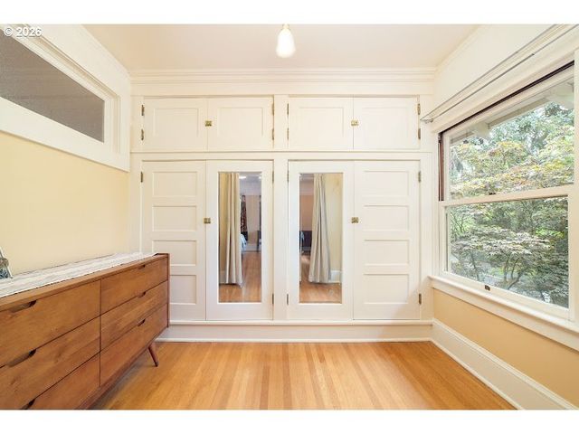 1621 Ne KNOTT St, Portland, OR 97212