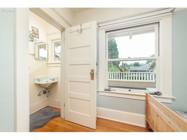 1621 Ne KNOTT St, Portland, OR 97212