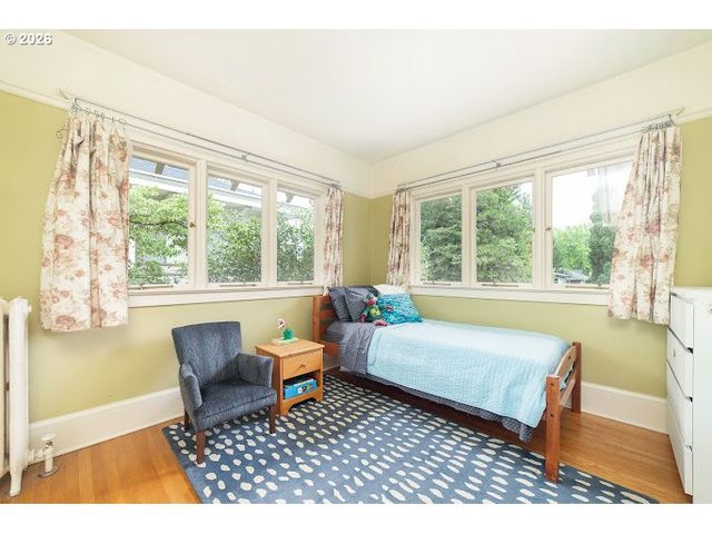 1621 Ne KNOTT St, Portland, OR 97212