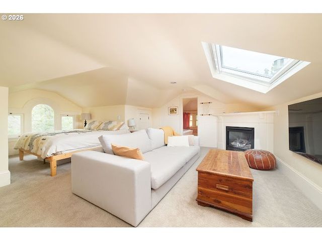 1621 Ne KNOTT St, Portland, OR 97212