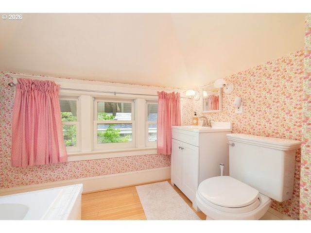 1621 Ne KNOTT St, Portland, OR 97212