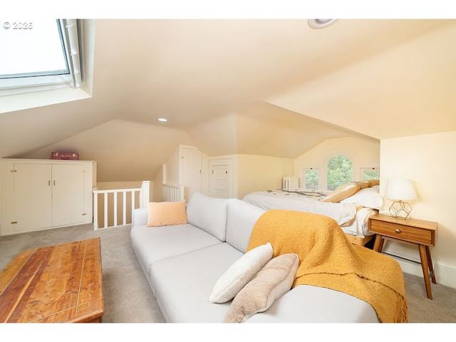 1621 Ne KNOTT St, Portland, OR 97212