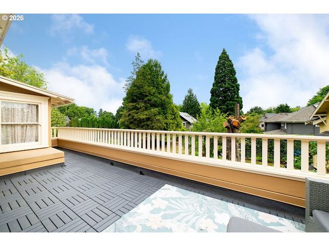 1621 Ne KNOTT St, Portland, OR 97212