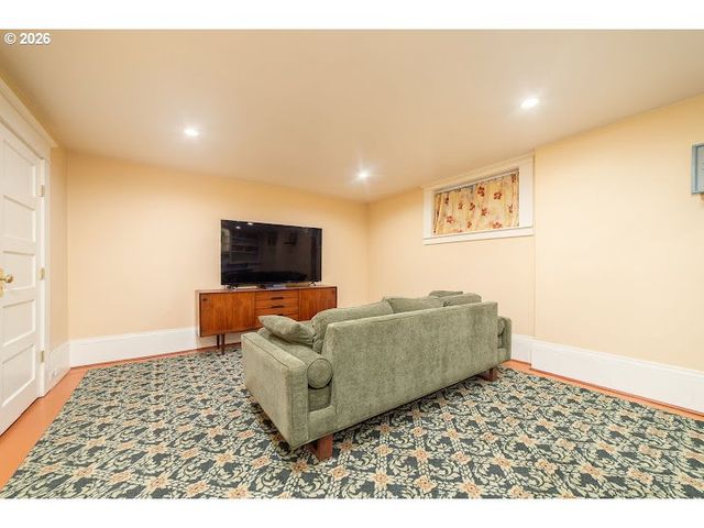 1621 Ne KNOTT St, Portland, OR 97212