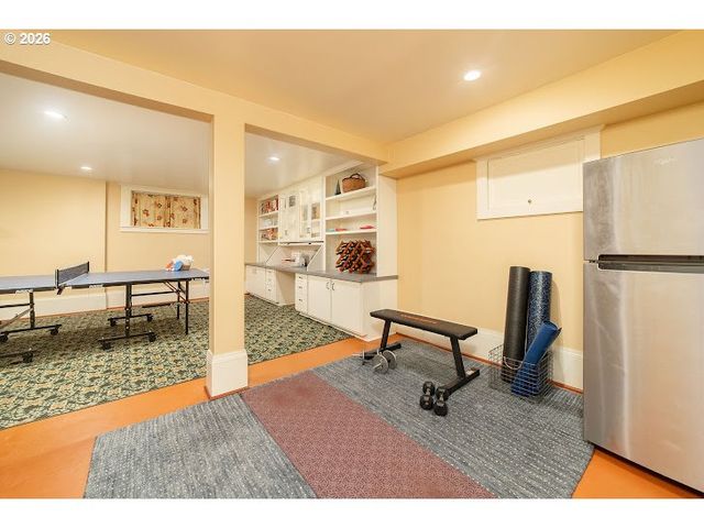 1621 Ne KNOTT St, Portland, OR 97212