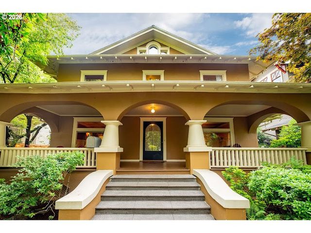 1621 Ne KNOTT St, Portland, OR 97212