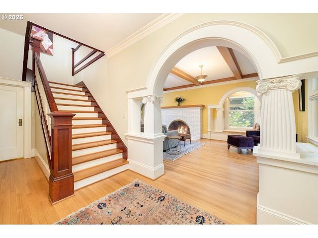 1621 Ne KNOTT St, Portland, OR 97212