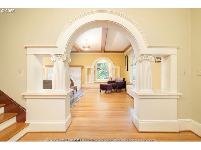 1621 Ne KNOTT St, Portland, OR 97212