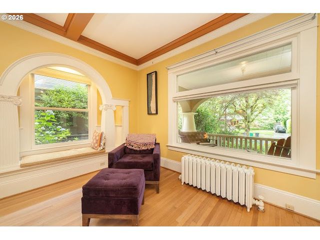 1621 Ne KNOTT St, Portland, OR 97212