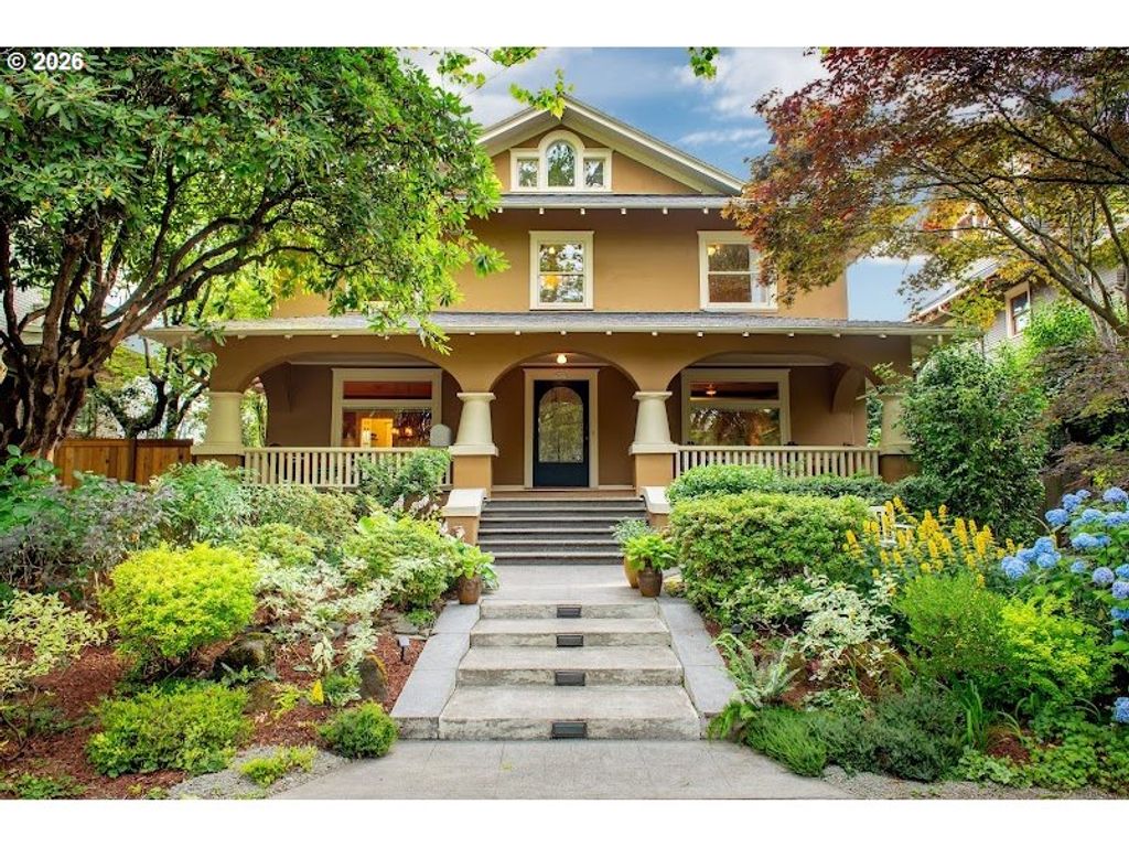 1621 Ne KNOTT St, Portland, OR 97212