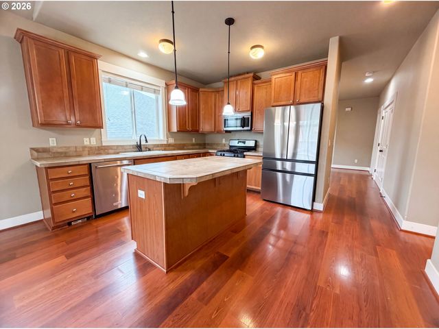 39570 WALL St, Sandy, OR 97055