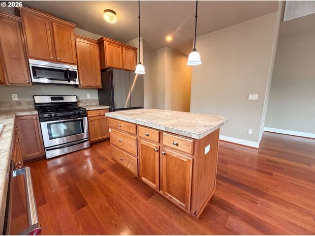 39570 WALL St, Sandy, OR 97055