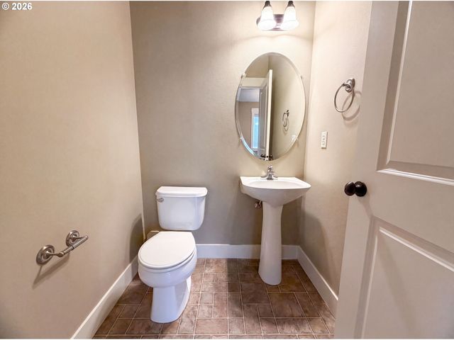 39570 WALL St, Sandy, OR 97055