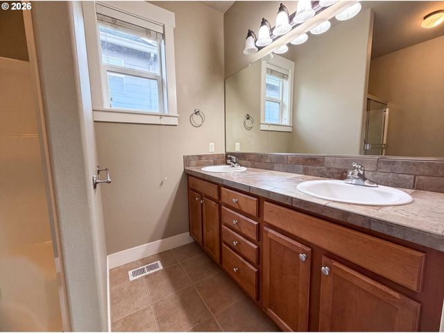 39570 WALL St, Sandy, OR 97055