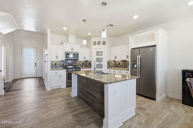 12516 BREEDER CUP Way, El Paso, TX 79928