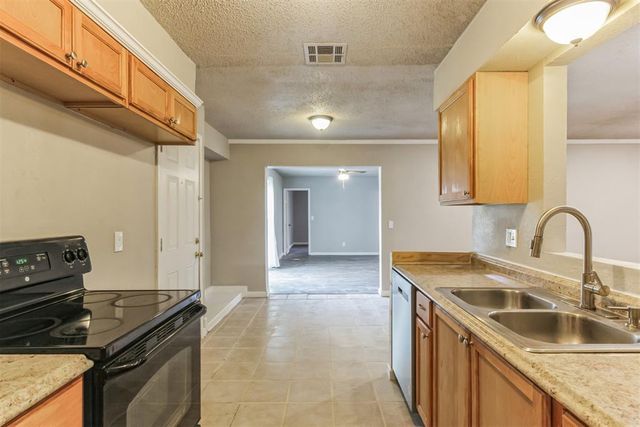 109 W Shadywood Drive, Midwest City, OK 73110