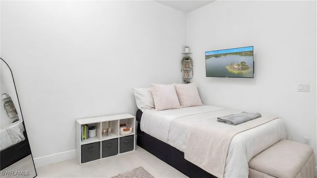 569 Desoto BLVD S, Naples, FL 34117