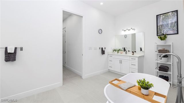 569 Desoto BLVD S, Naples, FL 34117