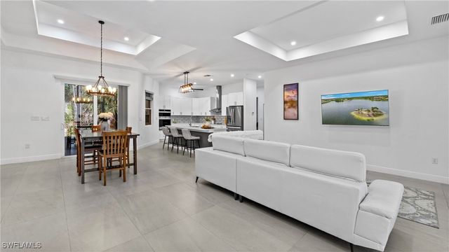 569 Desoto BLVD S, Naples, FL 34117