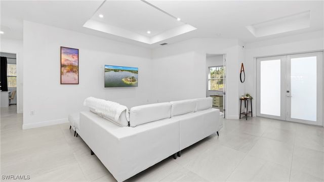 569 Desoto BLVD S, Naples, FL 34117