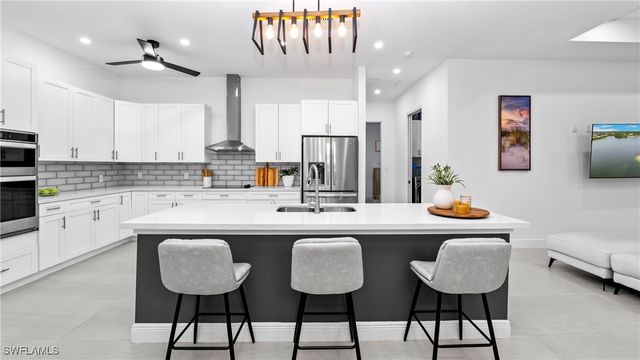 569 Desoto BLVD S, Naples, FL 34117