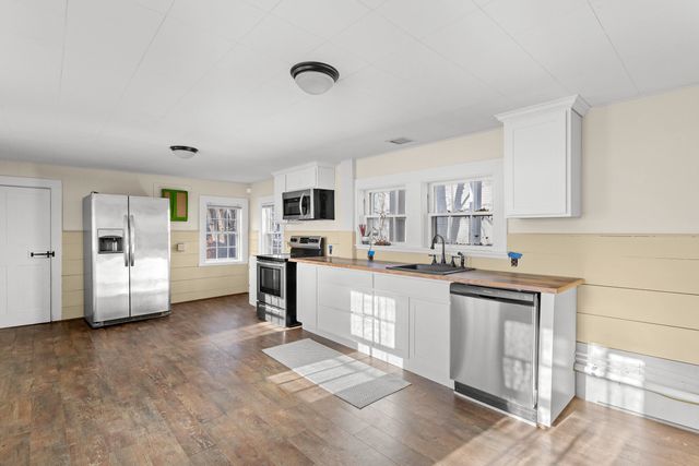 80 Lafayette Road, Hampton Falls, NH 03844