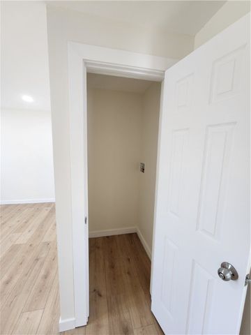 3907 Mcwhinney St, Munhall, PA 15120