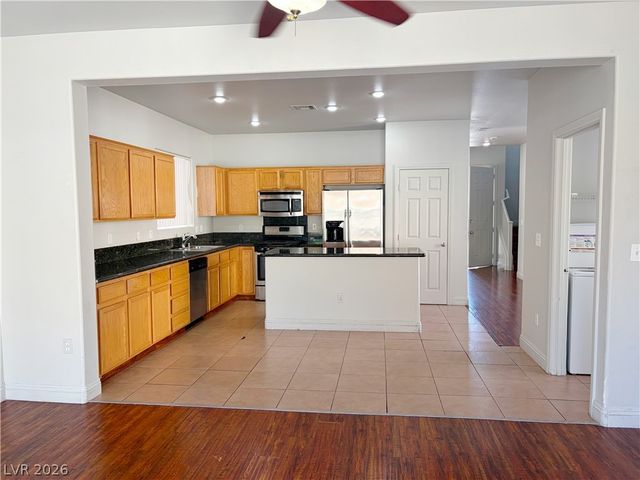 7796 Somerhill Point Way, Las Vegas, NV 89139