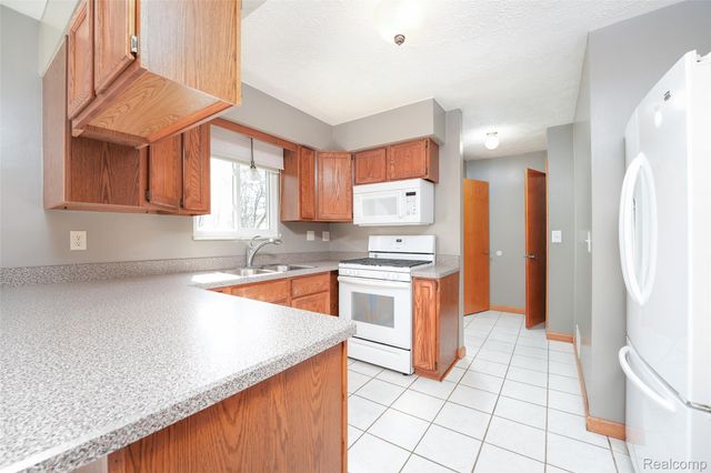 11891 Post Lane, Green Oak Township, MI 48178