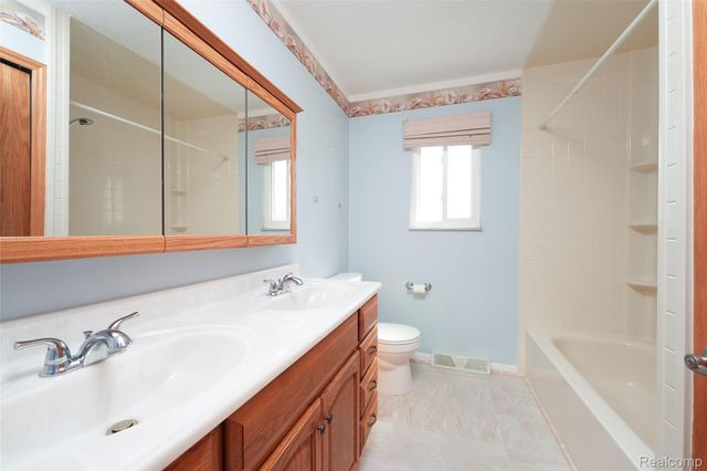 11891 Post Lane, Green Oak Township, MI 48178