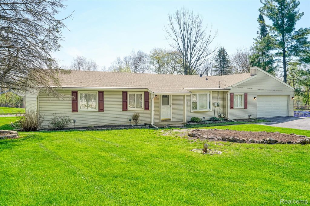 11891 Post Lane, Green Oak Township, MI 48178