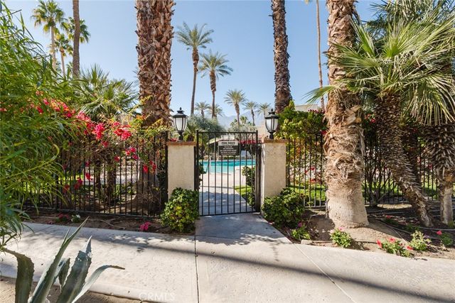 2700 Lawrence Crossley Road 37, Palm Springs, CA 92264
