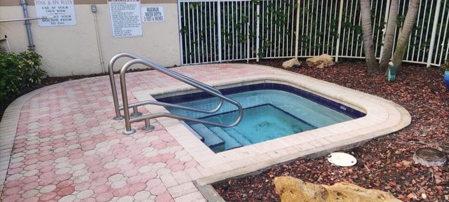 6711 Via Regina, Boca Raton, FL 33433