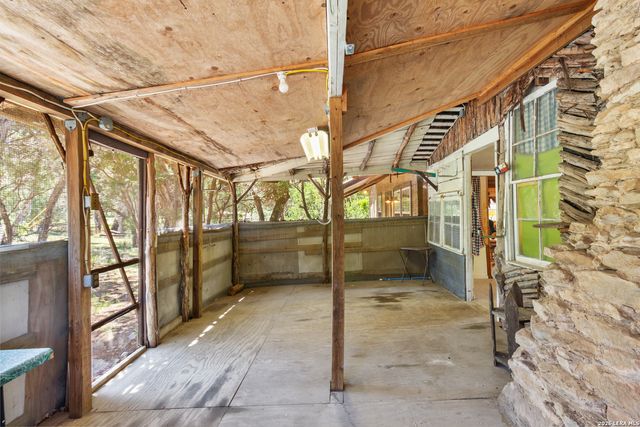 190 PRIVATE ROAD 275, Mico, TX 78056