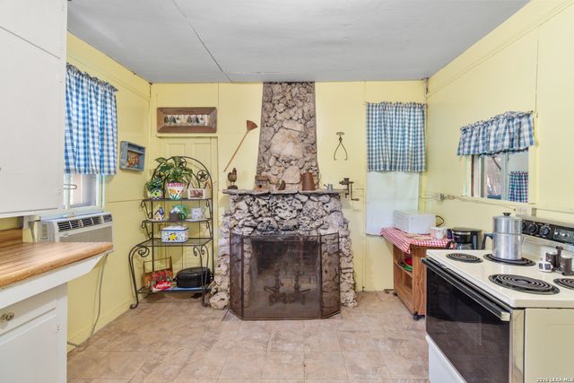 190 PRIVATE ROAD 275, Mico, TX 78056
