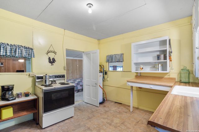 190 PRIVATE ROAD 275, Mico, TX 78056
