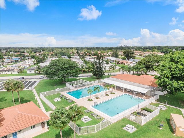 5011 NW 51st St, Tamarac, FL 33319